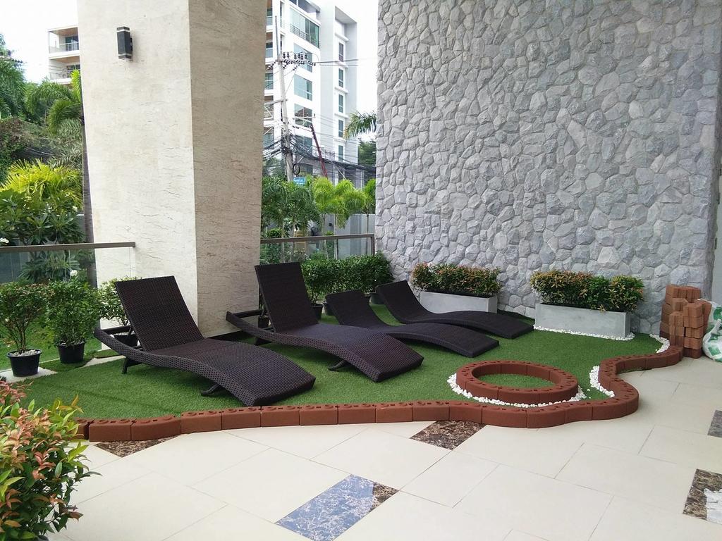 Peak Tower In Phatumnak Pattaya Exterior foto