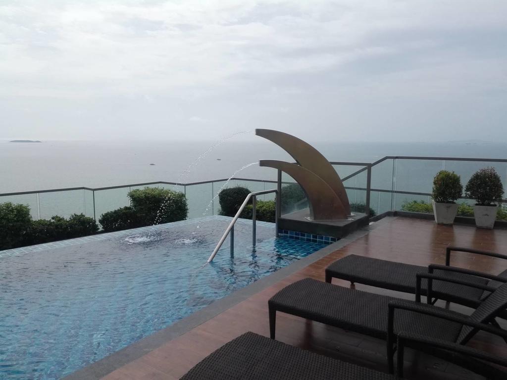 Peak Tower In Phatumnak Pattaya Exterior foto