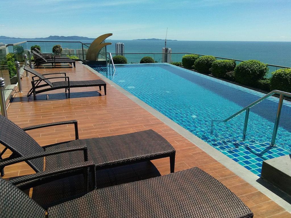 Peak Tower In Phatumnak Pattaya Exterior foto